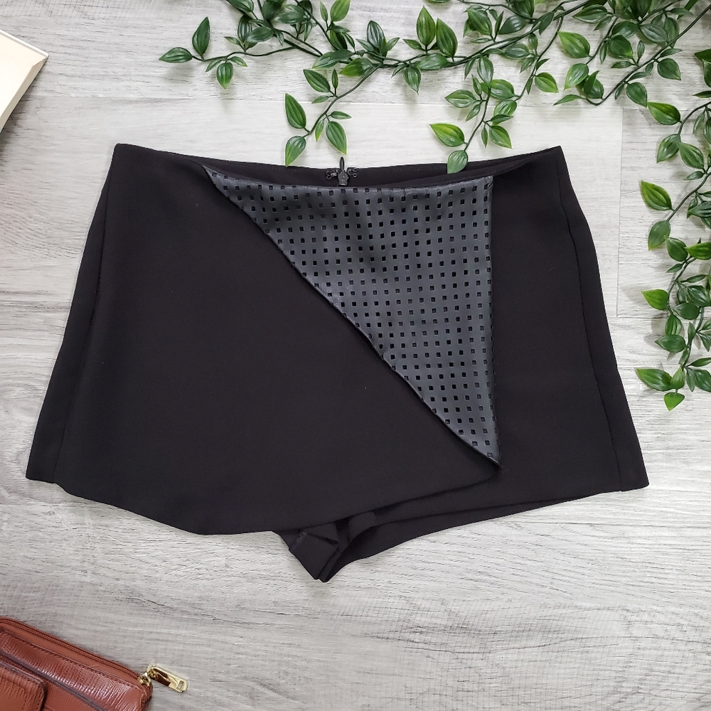 BCBGeneration | Black Skort Size 4